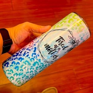 20 oz stainless steel tumbler comes with clear lid and straw.